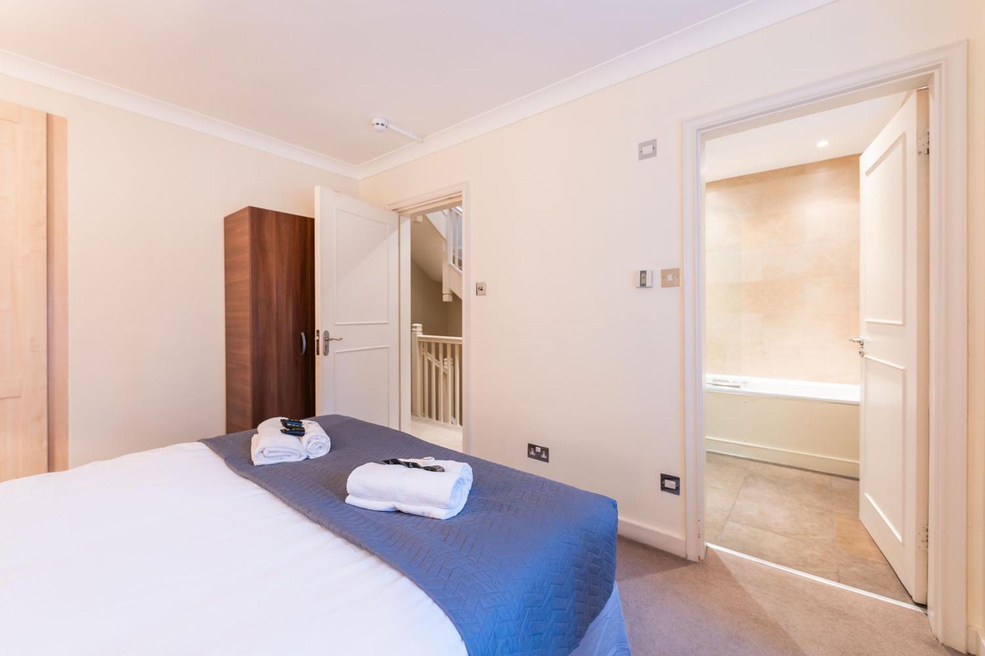 Luxury 6 Bedroom House In Southwick Street London Exterior photo