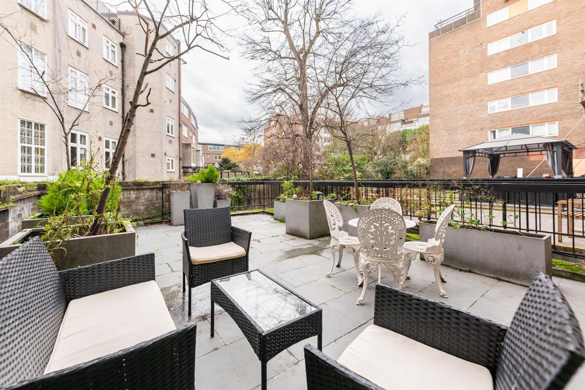Luxury 6 Bedroom House In Southwick Street London Exterior photo
